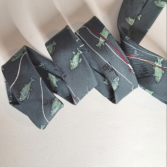 Nicole Miller Green Fish and Rod 100% Silk Hand Sewn Fishing Enthusiast Necktie - Picture 3 of 6